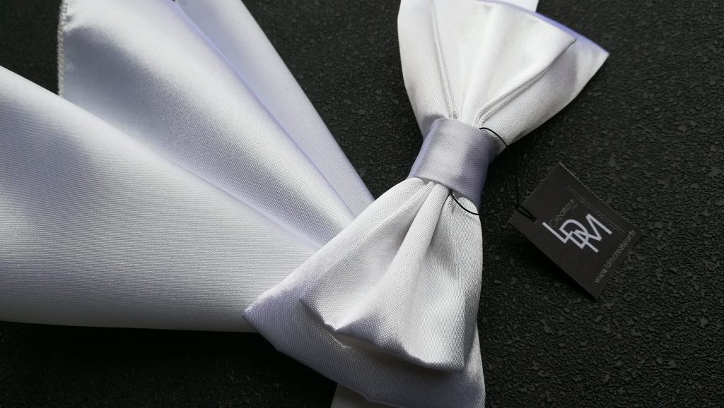 Moscou-noeud-papillon-blanc-pochette-mariage-soirée-concert-cérémonie-201x211-LDM-Créateur-fr