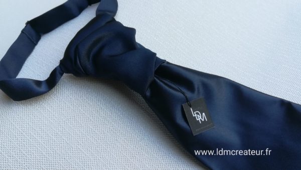 Cravate-mariage-bleu-marine-Versailles-cérémonie-accessoire-homme-marié-www.ldmcreateur-fr