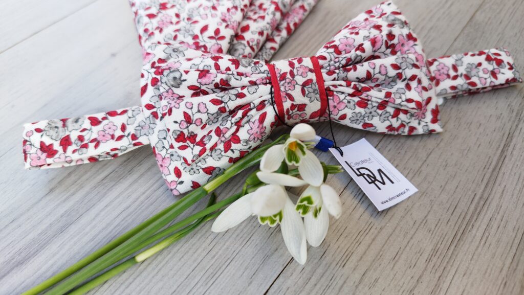 Noeud-papillon-rose-rouge-blanc-mariage-cortège-champetre-fleuri-homme-Aix-LDM-Créateur